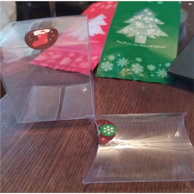 прозрачная подарочная коробка из ПВХ для конфет или других подарков + бонус новогодний стикер (наклейка)