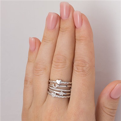 Серебряное кольцо с бесцветными фианитами -  1027