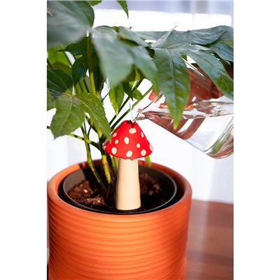 Фигурка с функцией полива для растений Amanita