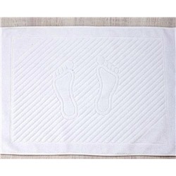 Коврик ножки белый Т