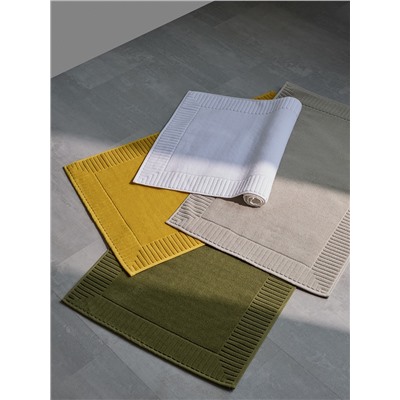 Коврик для ванной с фактурным бортиком белого цвета из коллекции Essential, 50х80 см