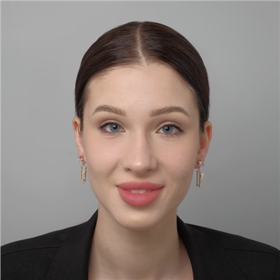 Серьги со стразами «Порхай» бабочки в прямоугольнике, белые в золоте