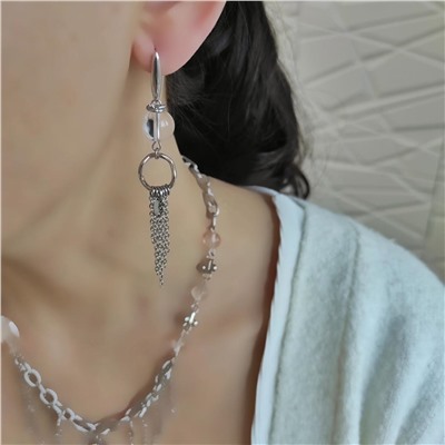 Серьги с горным хрусталем и цепочками в белом металле