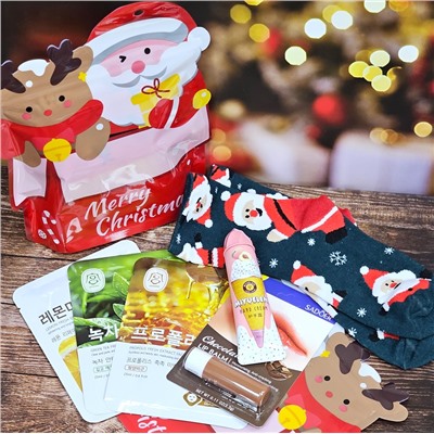 Подарочный набор в красном пакете "Олень и Дед Мороз" (3 маски + Носочки + Бальзам + Крем для рук)