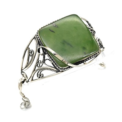 Браслет из нефрита, 19см.