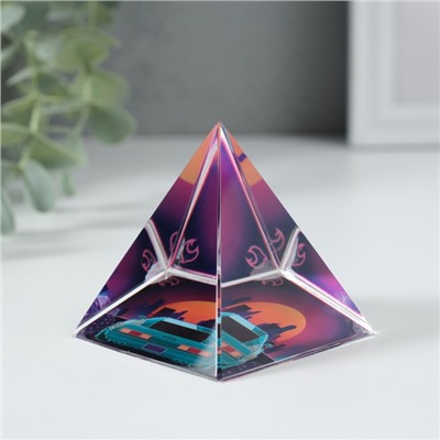 Фигурка стекло пирамида «Вид на город», 6×6×6 см