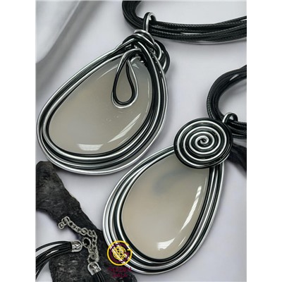 Кулон-подвеска из натурального Агата  на многослойном шнурке АБ4/002 дымчатый