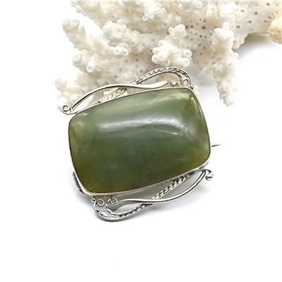 Брошь нефрит 40*37мм.