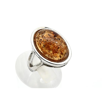 Кольцо с янтарем искусственным овал 18*23мм цв.коньячный, размер 17