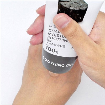 Lebelage Уценка Успокаивающий гель на основе экстракта древесного угля / Charcoal Moisture Soothing Gel, 100 мл