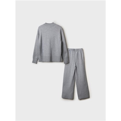 Комплект для девочки: джемпер, брюки