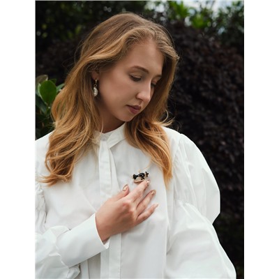 Брошь «Швейная машина», чёрная в золоте