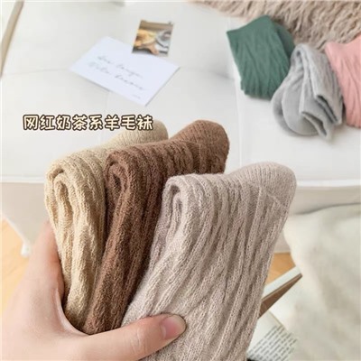 Keep warm Japanese demi-season colored woolen winter velvet knee socks, increased thickness, mid-length