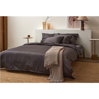 Простыня на резинке из премиального сатина темно-серого цвета из коллекции Essential, 200х200х30 см