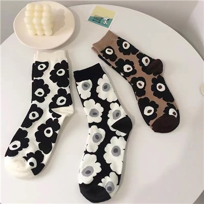 Tide, demi-season Japanese cotton retro knee socks flower-shaped for men and women, internet celebrity
