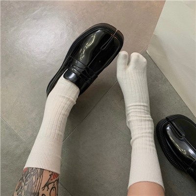 Japanese colored minimalistic base knee socks, shoes, mid-length
