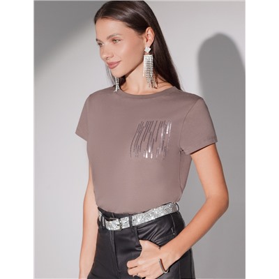 Нарядная футболка с блестящим принтом пайетками