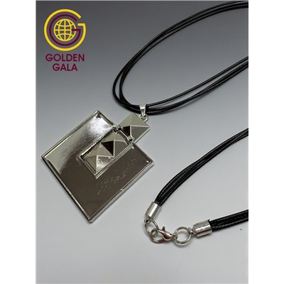 Кулон на кожаном шнурке "Женская грация" Арт КШ2130/28