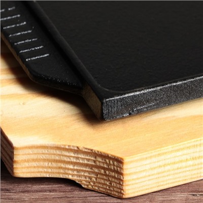 Сковорода «Прямоугольник», 23.5×12×3 см, с ручками, на деревянной подставке, индукция, чугун, чёрная