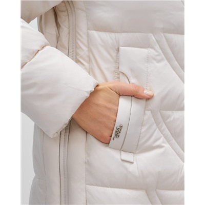 Куртка зимняя женская классическая с капюшоном бежевого цвета 7671B