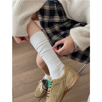 Colored burgundy cotton knee socks, mid-length