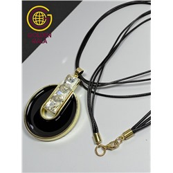 Кулон на кожаном шнурке "Женская грация" Арт КШ2130/27