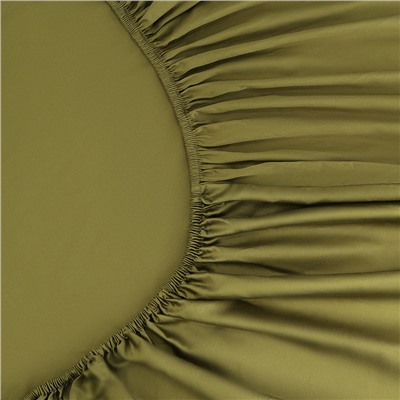 Простыня на резинке из премиального сатина оливкового цвета из коллекции Essential, 200х200х30 см