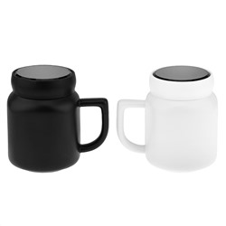 Кружка фарфоровая "Усатики" 480мл, 8,7х8,7см h11см, матовая глазурь, деколь с золотом, цвет - белый, черный, пластмассовая, винтовая крышка, герметичная, с силиконовым уплотнителем, д/горла 6,3см, д/основания 6см, набор 2 штуки, в подарочной коробке