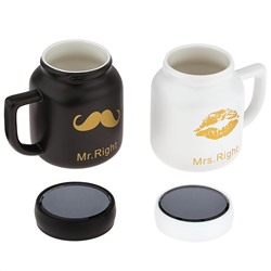 Кружка фарфоровая "Он и она" 480мл, 8,7х8,7см h11см, матовая глазурь, деколь с золотом, цвет - белый, черный, пластмассовая, винтовая крышка, герметичная, с силиконовым уплотнителем, д/горла 6,3см, д/основания 6см, набор 2 штуки, в подарочной коробке