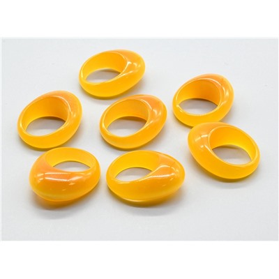 Кольцо крупное из кошачьего глаза желтый размер 16