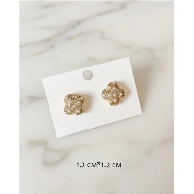 Стильные серьги