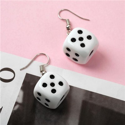 Серьги пластик «Кости» игральные кубики, цвет чёрно-белый