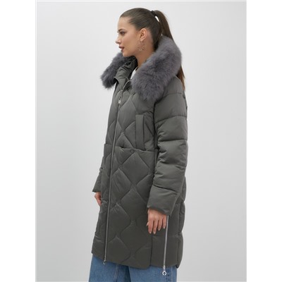 Пальто зимнее утепленное с мехом и капюшоном тренд темно-зеленого цвета 7753TZ