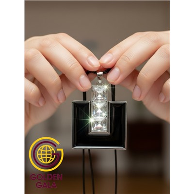 Кулон на кожаном шнурке "Женская грация" Арт КШ2130/28