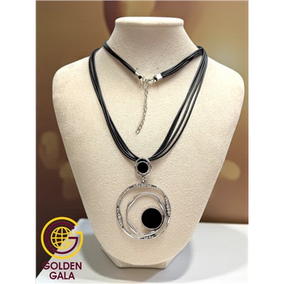 Кулон на кожаном шнурке "Женская грация" Арт КШ2130/06