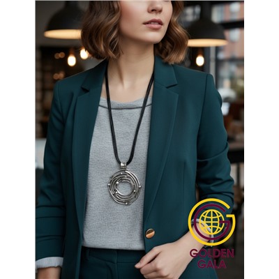 Кулон на кожаном шнурке "Женская грация" Арт КШ2130/02