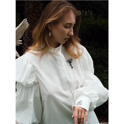 Брошь «Цветочная роса» с бантом, бело-синяя в серебре