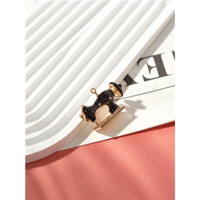 Брошь «Швейная машина», чёрная в золоте