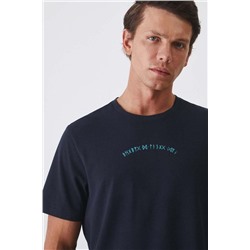 T-shirt bawełniany męski z domieszką elastanu z nadrukiem kolor granatowy