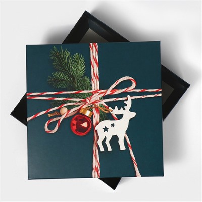 Коробка новогодняя складная «Новогодняя посылка», 26×26×8 см, Новый год