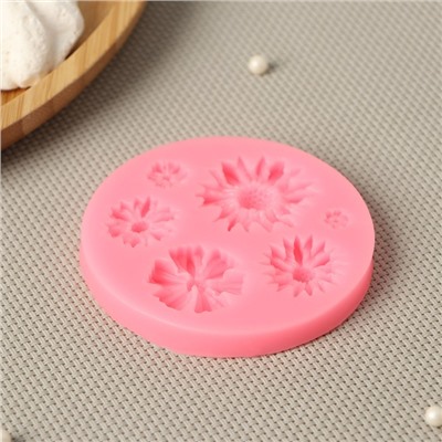 Молд для заливки Доляна «Цветы», силикон, d=7.5 см, розовый