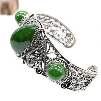 Браслет из нефрита, 17,5 см.