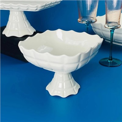 163-051 Квадратная конфетница 18х13,5см на ножке КОРНЕЛИЯ в под.уп.(х16)Фарфор