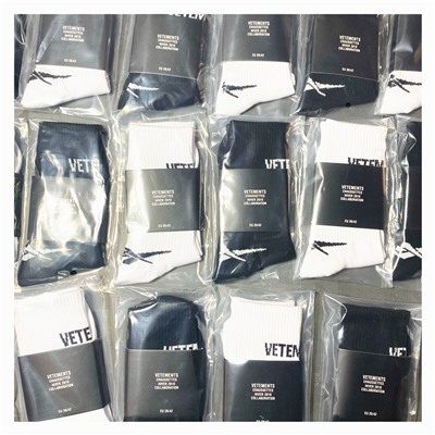 Classic cotton knee socks for men and women, European style, mid-length