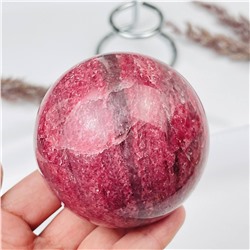 Радуга Самоцветов Шар декоративный из камня Родонит на подставке
