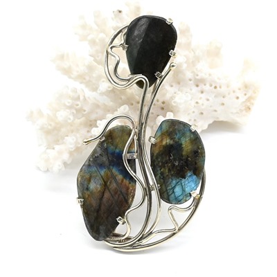 Брошь из лабрадора 70*38мм.