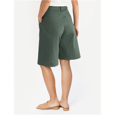 Шорты-бермуды с защипами