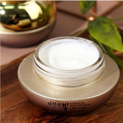 Jigott Питательный крем для век с муцином улитки / Daandan Bit Snail Eye Cream, 50 мл