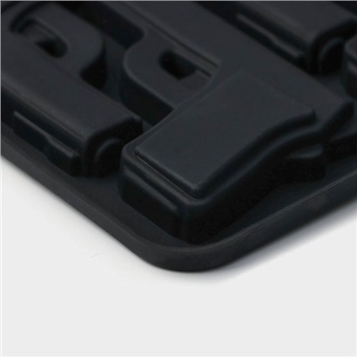 Форма для шоколада Доляна «Пистолет», силикон, 18.7×13.4 см, 6 ячеек (7.5×5.1 см), тёмно-серая