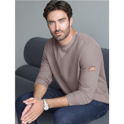 Джемпер легкий из фактурного эластичного трикотажа с принтом